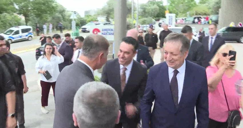 İzmir Büyükşehir Belediye Başkanı Cemil Tugay, İzmir Amerikan Hastanesi’nin açılış törenine