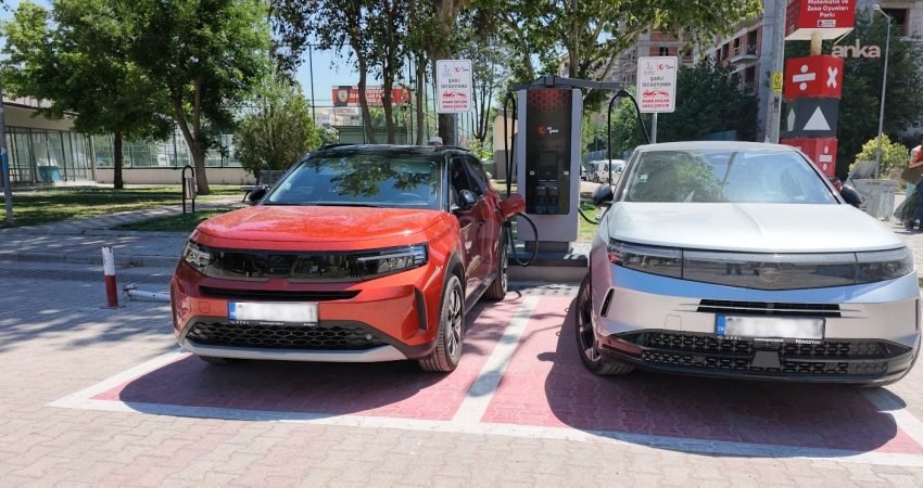 Bayraklı Belediyesi, elektrikli araç kullanıcılarına yönelik önemli bir yatırımı daha