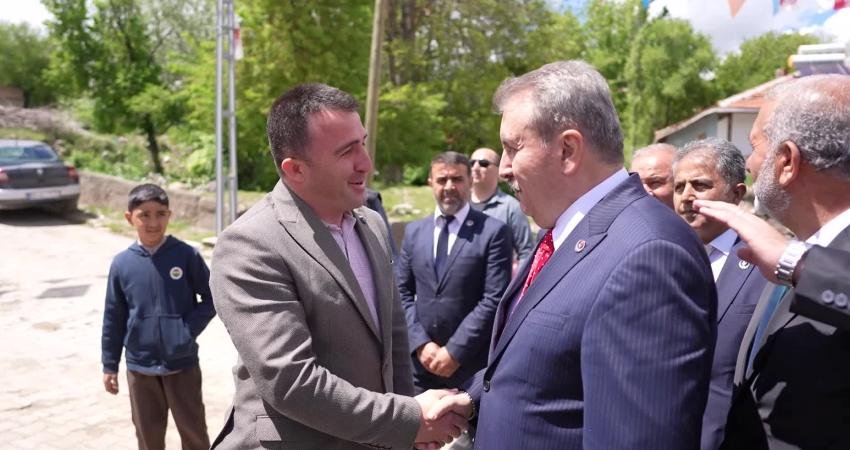 BBP Genel Başkanı Destici, Kuşçu’da MHP seçim ofisini ziyaret etti BBP Genel Başkanı Mustafa Destici, 7 Haziran Pazar günü seçimlerin