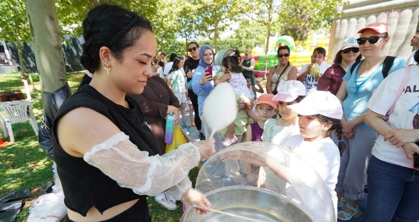 Beylikdüzü Belediyesi tarafından düzenlenen “Yaza Merhaba Karne Şenliği” yaz mevsiminin neşesini