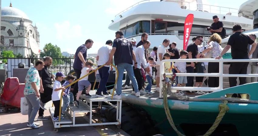 Beyoğlu Belediyesi’nin Babalar Günü kapsamında düzenlediği Boğaz turunda Yuvamız Beyoğlu
