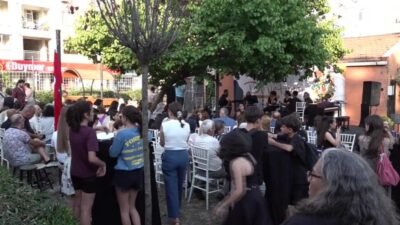 Bornova Belediyesi Hobi ve Beceri Edindirme Kurs Merkezi bahçesinde düzenlenen