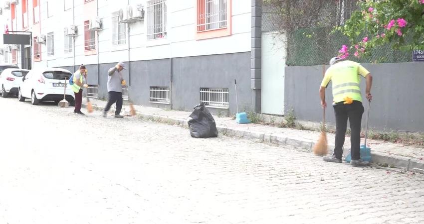 Bornova Belediyesi, daha temiz bir kent hedefiyle başlattığı periyodik temizlik