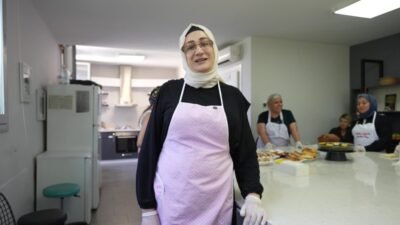Buca Belediyesi’nin Halk Eğitimi Merkezi iş birliğiyle düzenlediği aşçılık ve