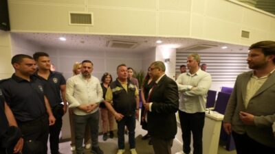 Buca Belediyesi’nde göreve başlayan zabıta memurları için düzenlenen törende konuşan