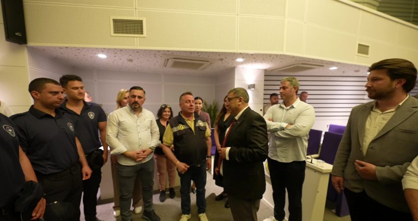 Buca Belediyesi’nde göreve başlayan zabıta memurları için düzenlenen törende konuşan