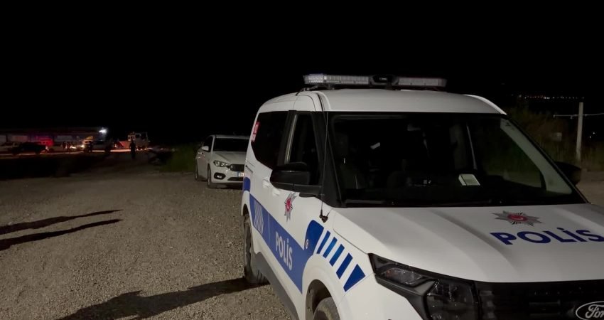 Burdur Gölü'nde kanoyla açıldıktan sonra kendilerinden haber alınamayan iki kişi,