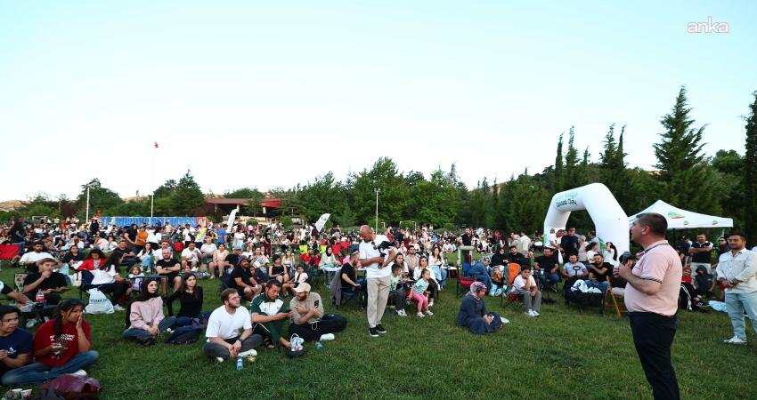 Burdur Belediyesi tarafından Halk Plajı’nda düzenlenen “Yaza Merhaba Konseri”, yoğun