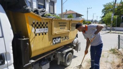Burhaniye Belediyesi Temizlik İşleri Müdürlüğü ekipleri, merkez ile kırsal mahallelerde