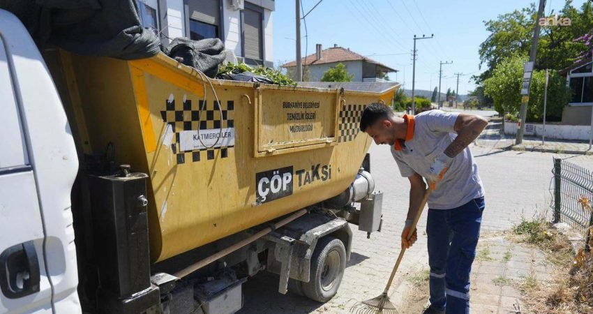 Burhaniye Belediyesi Temizlik İşleri Müdürlüğü ekipleri, merkez ile kırsal mahallelerde