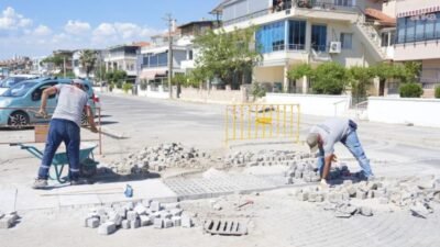 Burhaniye Belediyesi Fen İşleri Müdürlüğü ekipleri, ilçe genelinde bakım, onarım