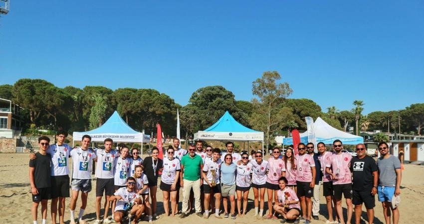 Burhaniye de Plaj Korfbol Türkiye Şampiyonası yapıldı Balıkesir’in Burhaniye ilçesi, Plaj Korfbol Türkiye Şampiyonasına ev sahipliği yaptı.