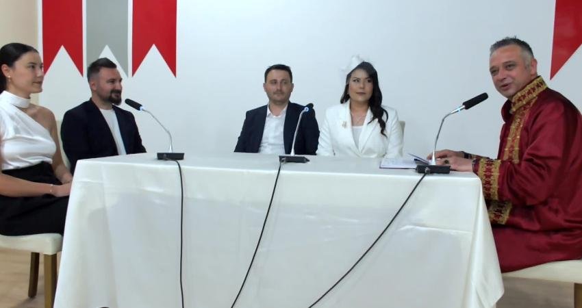 Balıkesir'in Burhaniye ilçesinde evlilik tarihlerini unutulmaz kılmak isteyen çiftler, "06.06.2026"