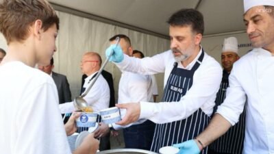Bursa Büyükşehir Belediyesi, Muharrem ayı dolayısıyla 17 ilçede aşure dağıtımına