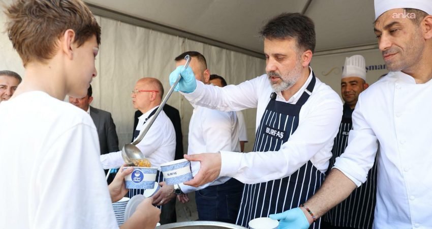 Bursa Büyükşehir Belediyesi, Muharrem ayı dolayısıyla 17 ilçede aşure dağıtımına