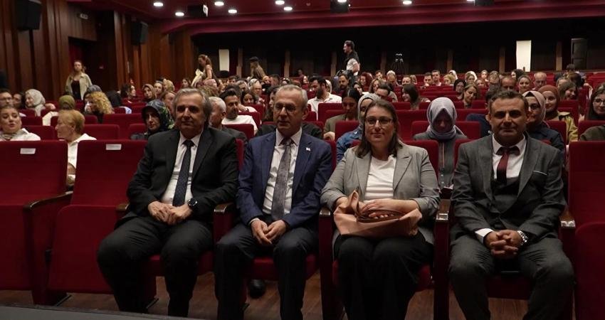 Bursa Büyükşehir Belediyesi Şehir Tiyatrosu, Türk edebiyatının usta kalemlerinden Necip