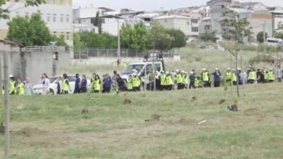 Bursa Büyükşehir Belediyesi, Çevre Haftası dolayısıyla fidan dikim etkinliği düzenledi.