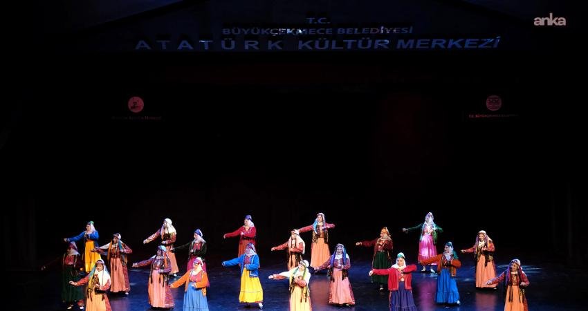 Büyükçekmece Belediyesi Halk Akademisi bünyesinde faaliyetlerini sürdüren Altınköprü Halk Dansları