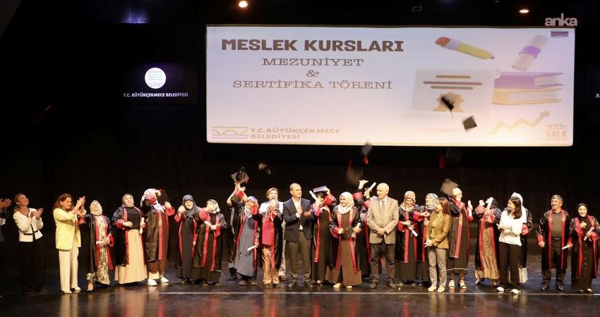 Büyükçekmece Belediyesi Halk Akademisi Meslek Kursları’nda eğitimlerini tamamlayan 678 kursiyer,