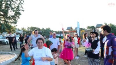 Çeşme Belediye Başkanı Lal Denizli, özel gereksinimli çocuklar ve aileleriyle
