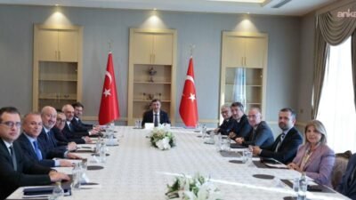 Cumhurbaşkanı Yardımcısı Cevdet Yılmaz, Cumhurbaşkanlığı Ekonomi Politikaları Kurulu üyeleriyle Cumhurbaşkanlığı