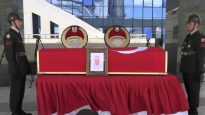 CHP Genel Başkanı Kemal Kılıçdaroğlu, İzmir Milletvekili Rahmi Aşkın Türeli’nin