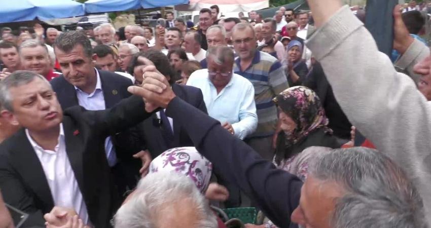 CHP Grup Başkanı Özgür Özel, Denizli’nin Bozkurt ilçesinde pazar yerini