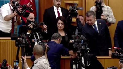 CHP Grup Başkanı Özgür Özel,  "Biraz daha ustalaştık taşı