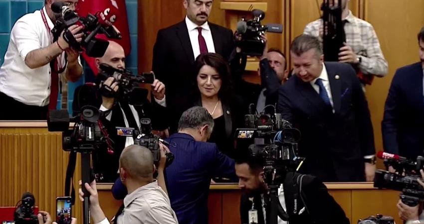 CHP Grup Başkanı Özgür Özel,  "Biraz daha ustalaştık taşı