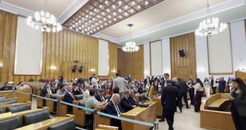 CHP Grup Toplantısı’nda kimin konuşacağı tartışması sürerken, bazı CHP’li milletvekilleri