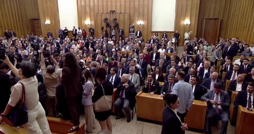 CHP Grup Toplantısı… Özgür Özel: “Ben bugün burada lazımdım” CHP Grup Başkanı Özgür Özel, partisinin TBMM'deki grup toplantısında yaptığı
