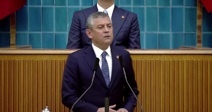 CHP Grup Başkanı Özgür Özel, partisinin grup toplantısında, eski siyaseti