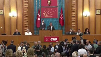 CHP Grup Başkanı Özgür Özel, CHP Genel Başkanı Kemal Kılıçdaroğlu'na