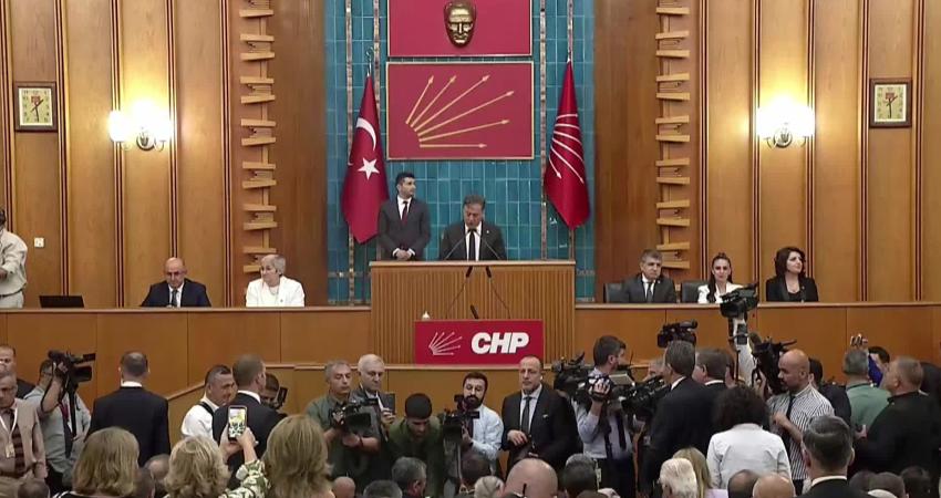 CHP Grup Başkanı Özgür Özel, CHP Genel Başkanı Kemal Kılıçdaroğlu'na