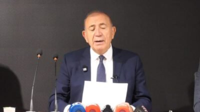 CHP İstanbul İl Başkanı Gürsel Tekin CHP'ye katılan yeni üyelerin