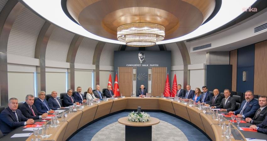 CHP Genel Başkanı Kemal Kılıçdaroğlu başkanlığında toplanan Merkez Yönetim Kurulu'nda