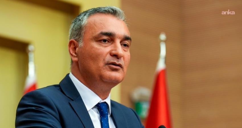CHP Sözcüsü Sarı: “Silivri Belediyemize yönelik yürütülen soruşturma ve gözaltı sürecini yakından takip ediyoruz” CHP Sözcüsü Müslim Sarı, Silivri Belediye Başkanı Bora Balcıoğlu dahil