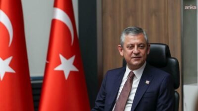 Özgür Özel'in çağrısıyla delegelerden Olağanüstü Kurultay için imza toplanmaya başlanmasından