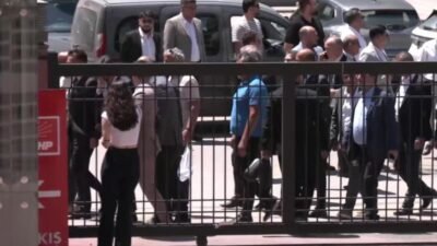 CHP'de mutlak butlan kararının ardından olağanüstü kurultay talebiyle toplanan 833