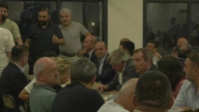 CHP İstanbul Milletvekili Özgür Karabat, Bahçeşehir Cemevi’nde düzenlenen Muharrem orucu