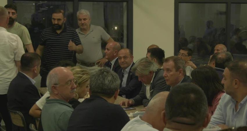 CHP İstanbul Milletvekili Özgür Karabat, Bahçeşehir Cemevi’nde düzenlenen Muharrem orucu