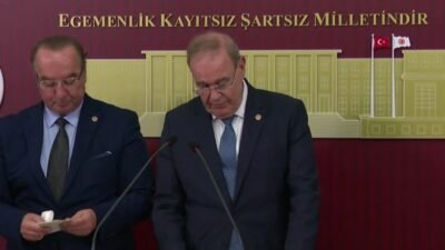 CHP Tekirdağ Milletvekili Faik Öztrak ile Karabük Milletvekili Cevdet Akay,