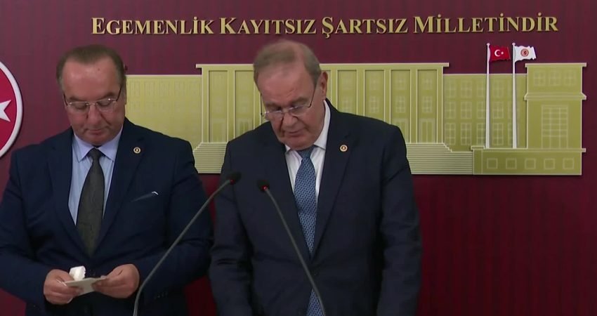 CHP Tekirdağ Milletvekili Faik Öztrak ile Karabük Milletvekili Cevdet Akay,