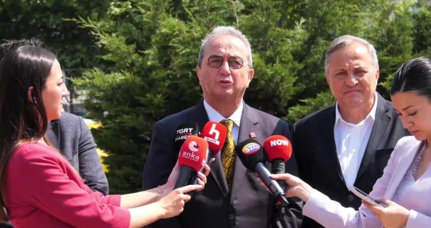 CHP Aydın Milletvekili Bülent Tezcan, mahkeme hakiminin "huzurda dinleme" kararına rağmen