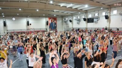 Çiğli Belediyesi’nin Atatürk Kapalı Spor Salonu’nda düzenlediği Aerobik ve Dans