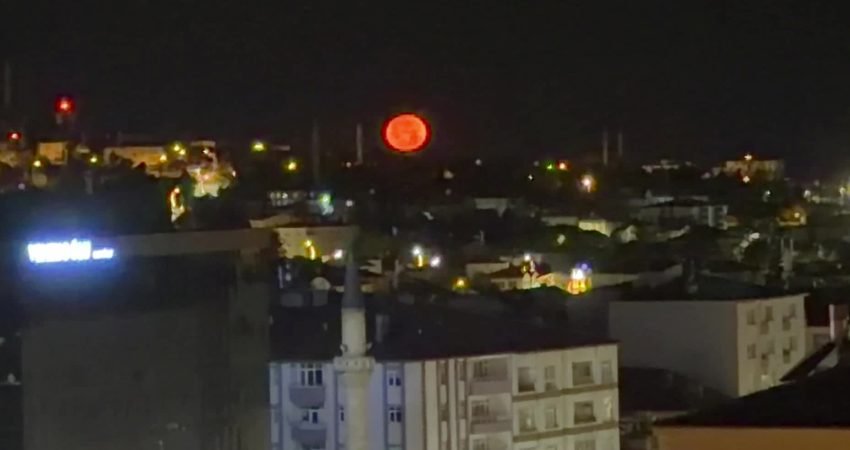 Gökyüzünün en dikkat çeken doğa olaylarından Çilek Dolunayı Yozgat’tan da