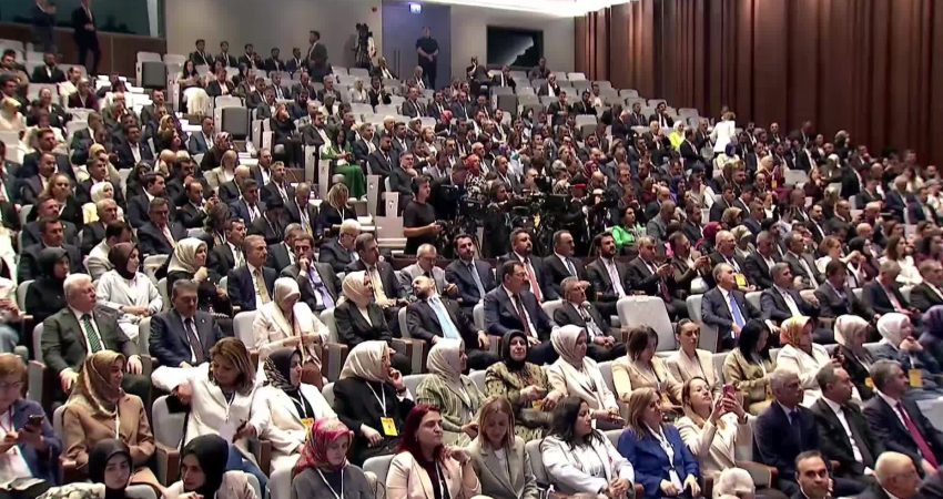 Cumhurbaşkanı ve AK Parti Genel Başkanı Recep Tayyip Erdoğan, partisine