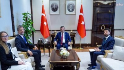 Cumhurbaşkanı Yardımcısı Cevdet Yılmaz, görev süresi sona eren Macaristan'ın Ankara