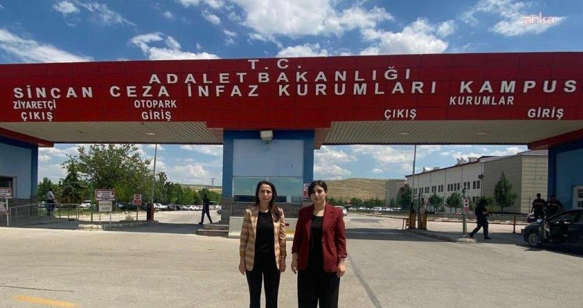 DEM Parti Eş Genel Başkanı Tülay Hatimoğulları, milletvekili Sabahat Erdoğan