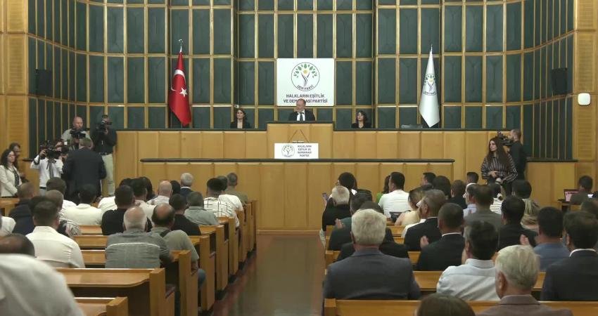 DEM Parti Eş Genel Başkanı Tuncer Bakırhan, "Terörsüz Türkiye" sürecinin